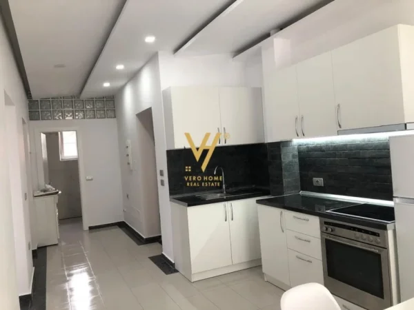 Tirane, jepet me qera apartament 2+1+Ballkon Kati 2, 70 m² 500 € (BRRYLI)