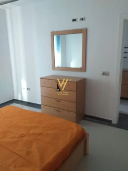 Tirane, jepet me qera apartament 2+1+Ballkon Kati 2, 70 m² 500 € (BRRYLI)