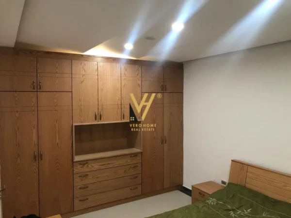 Tirane, jepet me qera apartament 2+1+Ballkon Kati 2, 70 m² 500 € (BRRYLI)