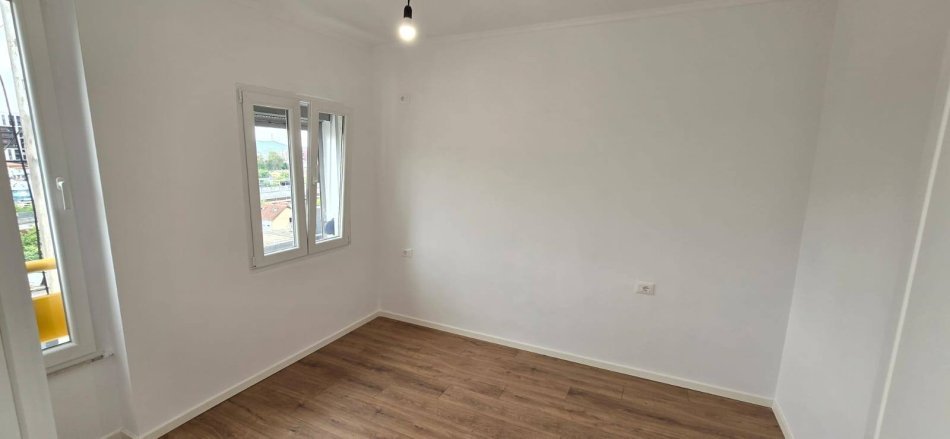 SHITET APARTAMENT 1+1/Rruga Irfan Tomini_ pranë Karburat KASTRATIT