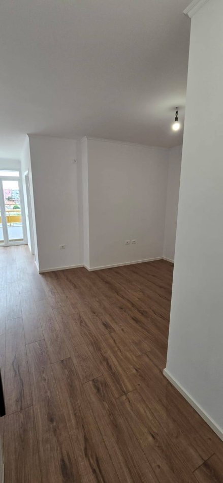 SHITET APARTAMENT 1+1/Rruga Irfan Tomini_ pranë Karburat KASTRATIT