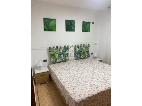 Tirane, jepet me qera apartament 1+1+Ballkon Kati 5, 65 m² 500 € (Qender)