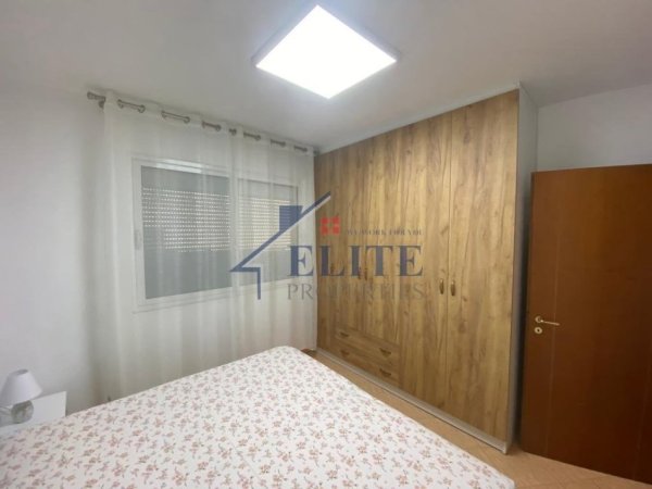 Tirane, jepet me qera apartament 1+1+Ballkon Kati 5, 65 m² 500 € (Qender)