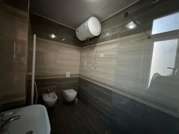 Tirane, shitet apartament 3+1+Ballkon Kati 10, 143 m² 328.900 € (ish ekspozita)