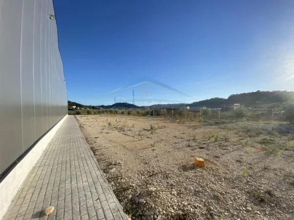 Tirane, shitet magazine Kati 0, 4.621 m² 2.200.000 € (MEZEZ)