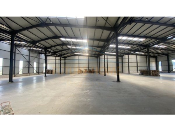Tirane, shitet magazine Kati 0, 4.621 m² 2.200.000 € (MEZEZ)