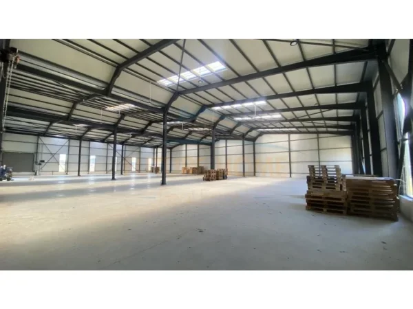 Tirane, shitet magazine Kati 0, 4.621 m² 2.200.000 € (MEZEZ)