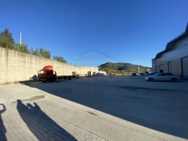 Tirane, shitet magazine Kati 0, 4.621 m² 2.200.000 € (MEZEZ)