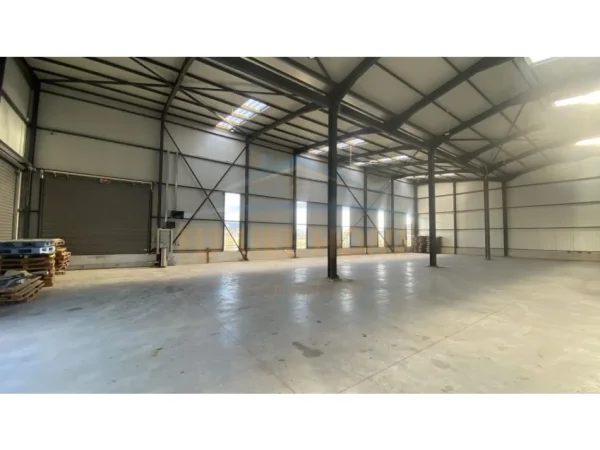 Tirane, shitet magazine Kati 0, 4.621 m² 2.200.000 € (MEZEZ)