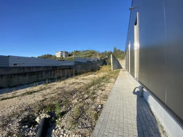 Tirane, shitet magazine Kati 0, 4.621 m² 2.200.000 € (MEZEZ)