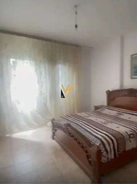Tirane, jepet me qera apartament 3+1+Ballkon Kati 2, 110 m² 500 € (BULEVARDI I RI)