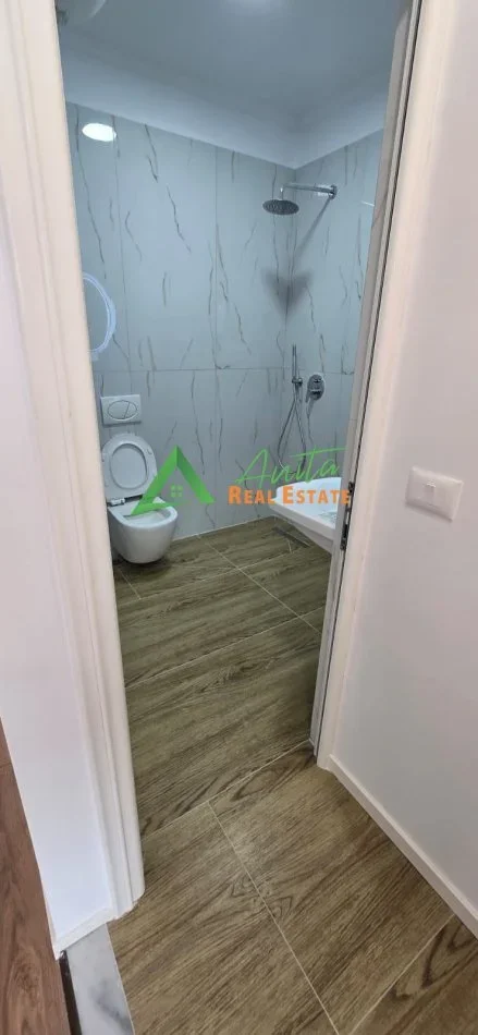Tirane, shitet apartament 1+1+Ballkon Kati 7, 53 m² 115.000 € (Rruga Irfan Tomini , afer pallatit me shigjeta)