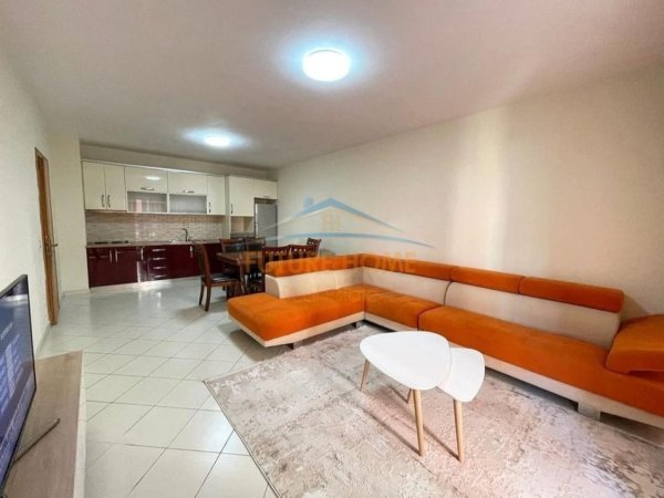 Tirane, jepet me qera apartament 2+1 Kati 4, 110 m² 500 € 