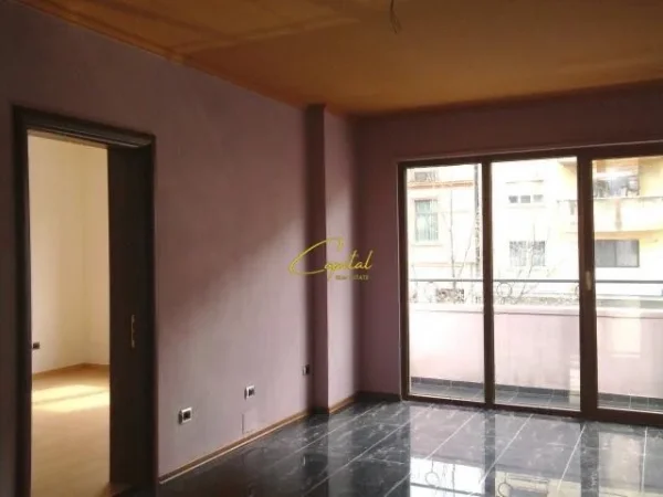 Tirane, jepet me qera ambjent biznesi Kati 1, 75 m² 750 € (RRUGA E DURRESIT)