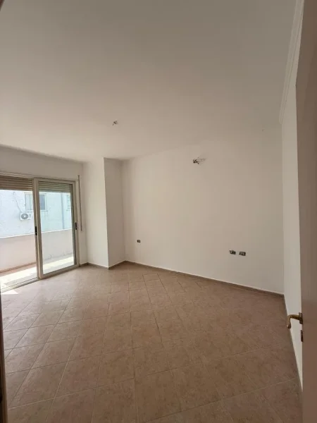Tirane, shitet apartament 2+1+Ballkon Kati 4, 100 m² 222.000 € (Liqeni i Thate)