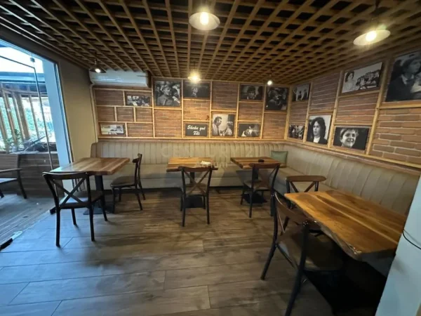 Tirane, shitet bar-resorant Kati 0, 100 m² 55.000 € (Ali Demi)