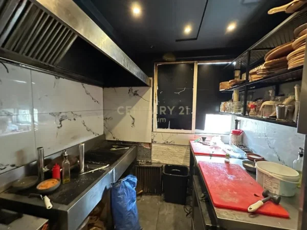 Tirane, shitet bar-resorant Kati 0, 100 m² 55.000 € (Ali Demi)