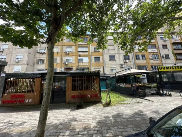 Tirane, shitet bar-resorant Kati 0, 100 m² 55.000 € (Ali Demi)