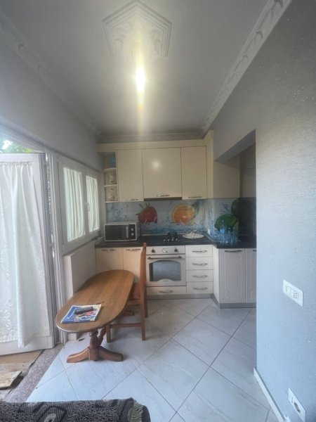 Tirane, jepet me qera apartament 2+1 Kati 1, 102 m² 35,000 leke (Insitut ( prane shkolles 9-vjecare Isa Boletini))