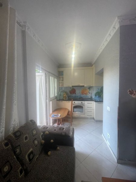 Tirane, jepet me qera apartament 2+1 Kati 1, 102 m² 35,000 leke (Insitut ( prane shkolles 9-vjecare Isa Boletini))