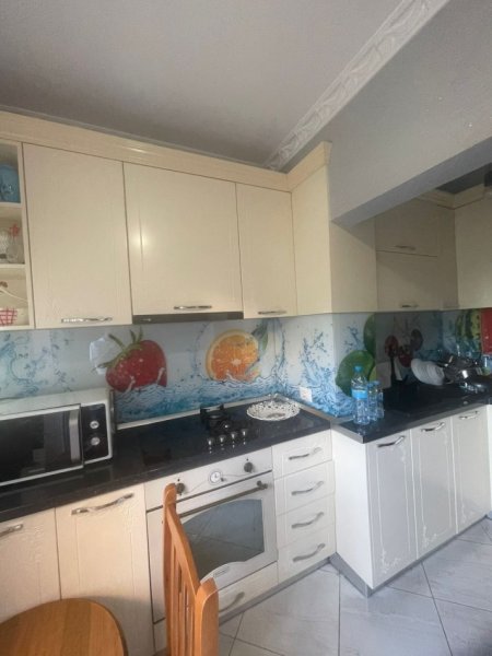 Tirane, jepet me qera apartament 2+1 Kati 1, 102 m² 35,000 leke (Insitut ( prane shkolles 9-vjecare Isa Boletini))