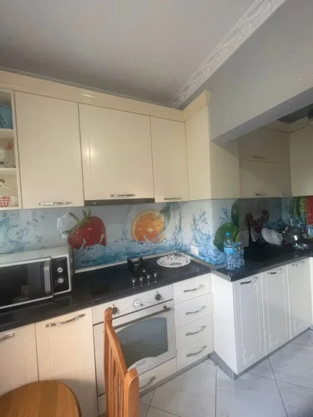 Tirane, jepet me qera apartament 2+1 Kati 1, 102 m² 35,000 leke (Insitut ( prane shkolles 9-vjecare Isa Boletini))