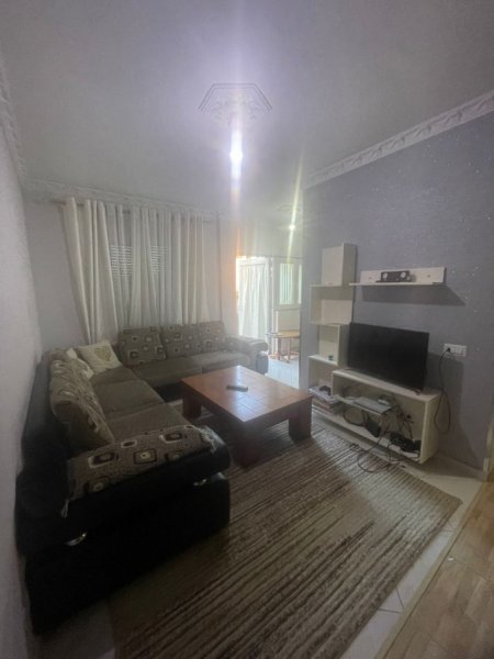 Tirane, jepet me qera apartament 2+1 Kati 1, 102 m² 35,000 leke (Insitut ( prane shkolles 9-vjecare Isa Boletini))