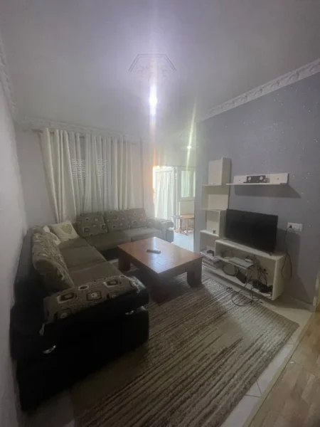 Tirane, jepet me qera apartament 2+1 Kati 1, 102 m² 35,000 leke (Insitut ( prane shkolles 9-vjecare Isa Boletini))