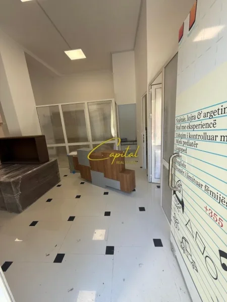 Tirane, jepet me qera ambjent biznesi Kati 0, 100 m² 850 € (YZBERISHT)