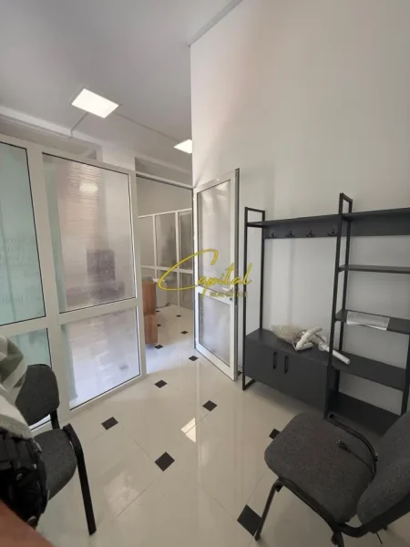 Tirane, jepet me qera ambjent biznesi Kati 0, 100 m² 850 € (YZBERISHT)