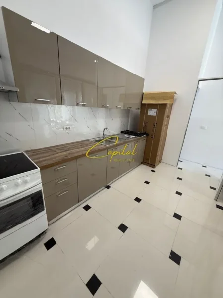 Tirane, jepet me qera ambjent biznesi Kati 0, 100 m² 850 € (YZBERISHT)