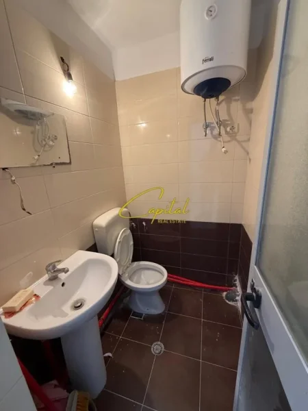 Tirane, jepet me qera ambjent biznesi Kati 0, 100 m² 850 € (YZBERISHT)