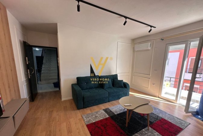 Tirane, jepet me qera apartament 1+1+Ballkon Kati 3, 70 m² 550 € (SELITE)