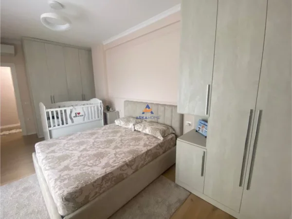 Tirane, shitet apartament 2+1+Ballkon Kati 2, 101 m² 177.000 € (UNAZA E RE)