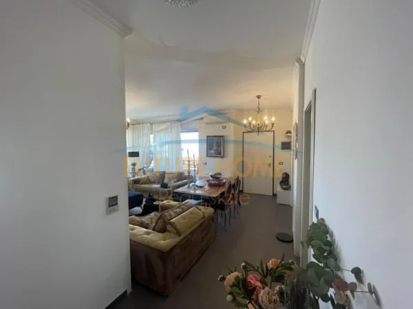 Tirane, shitet apartament 3+1 Kati 3, 107 m² 28.000.000 € (Kopshti Botanik, Tiranë)