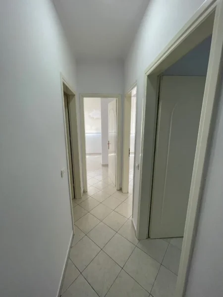 Tirane, jepet me qera zyre Kati 2, 70 m² 600 € (Petro nini)