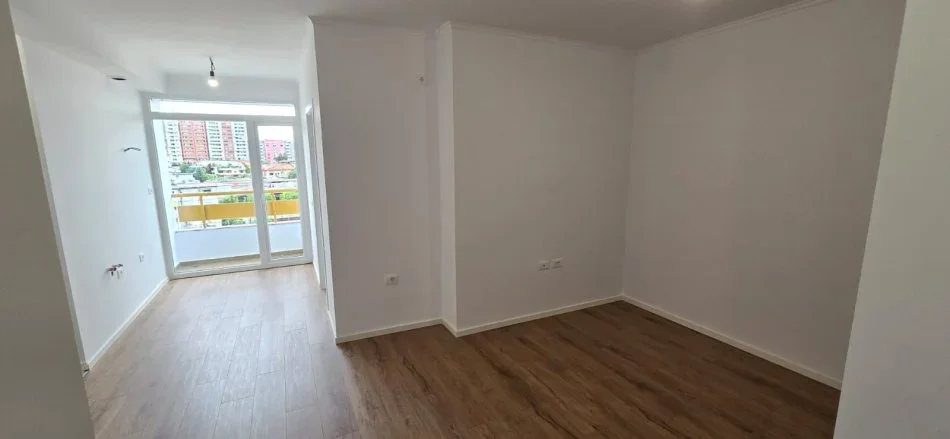 Tirane, shes apartament 1+1+Ballkon Kati 7, 53 m² 115.000 € (pallati me shigjeta)
