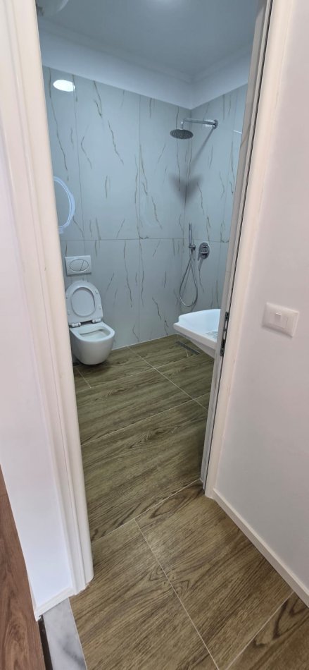 Tirane, shes apartament 1+1+Ballkon Kati 7, 53 m² 115.000 € (pallati me shigjeta)