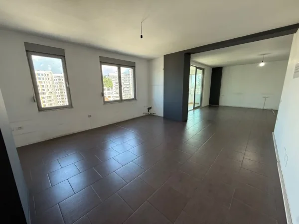 Tirane, jepet me qera zyre Kati 6, 120 m² 700 € (Ring center)