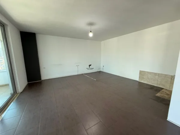 Tirane, jepet me qera zyre Kati 6, 120 m² 700 € (Ring center)