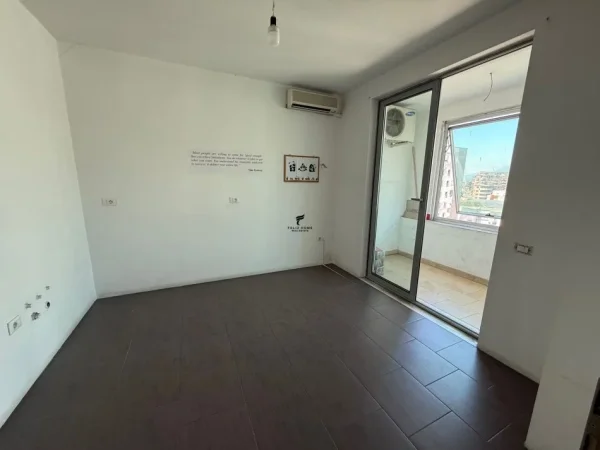 Tirane, jepet me qera zyre Kati 6, 120 m² 700 € (Ring center)