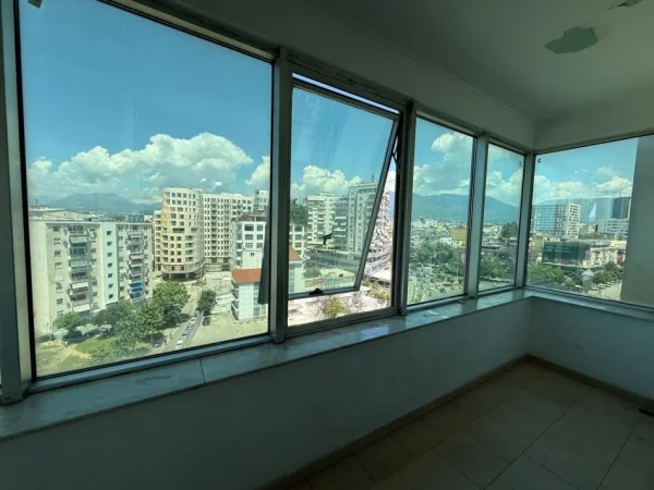 Tirane, jepet me qera zyre Kati 6, 120 m² 700 € (Ring center)