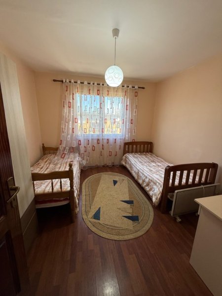 Tirane, jepet me qera apartament 2+1+Ballkon Kati 5, 75 m² 450 € (Rruga e kavajes)