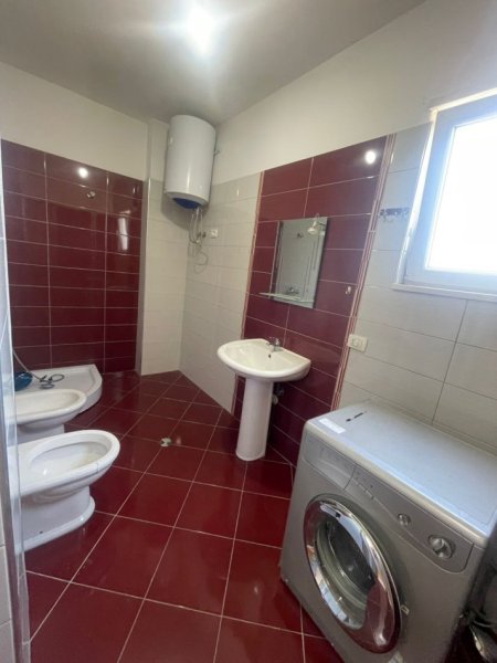 Tirane, jepet me qera apartament 1+1 Kati 4, 70 m² 350 € (Fresku)