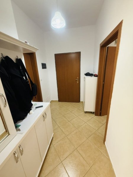 Tirane, jepet me qera apartament 1+1+Ballkon Kati 5, 65 m² 450 € (astir)