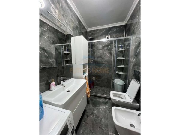 Tirane, jepet me qera apartament 2+1 Kati 4, 122 m² 500 € (Unaza e Re)