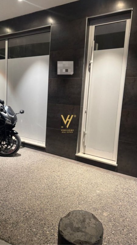 Tirane, jepet me qera dyqan Kati 0, 35 m² 500 € (KOMUNA E PARISIT)