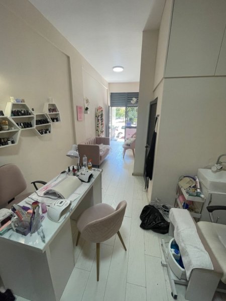 Tirane, jepet me qera dyqan Kati 0, 30 m² 450 € 