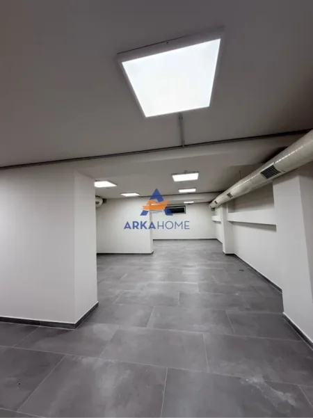 Tirane, jepet me qera ambjent biznesi , 130 m² 1.800 € (VASIL SHANTO)