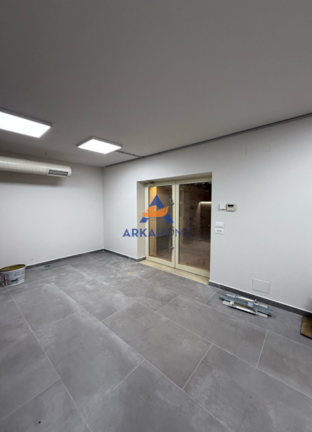 Tirane, jepet me qera ambjent biznesi , 130 m² 1.800 € (VASIL SHANTO)